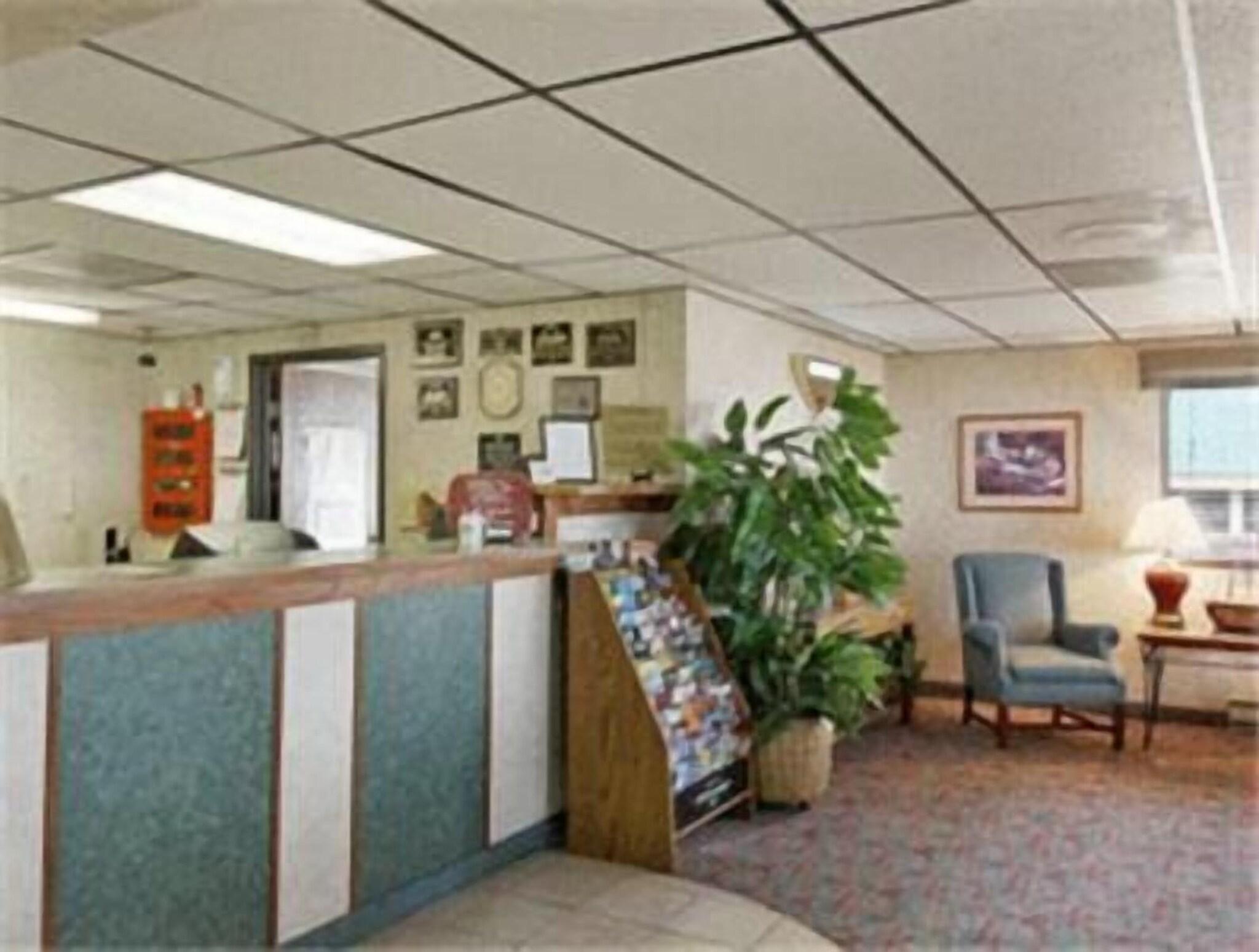 Sunset Inn & Suites - photo 3