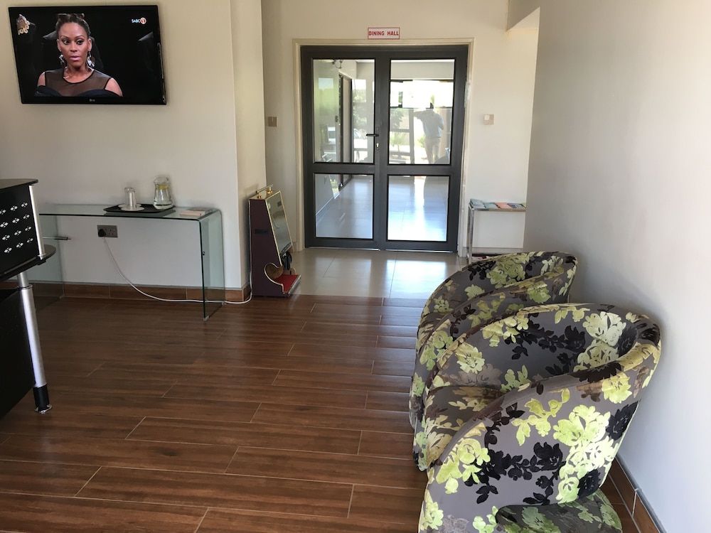 Hill View Inn — Serowe — photo 2