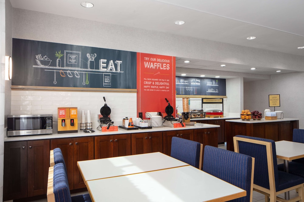 Hampton Inn & Suites El Paso Airport - photo 52