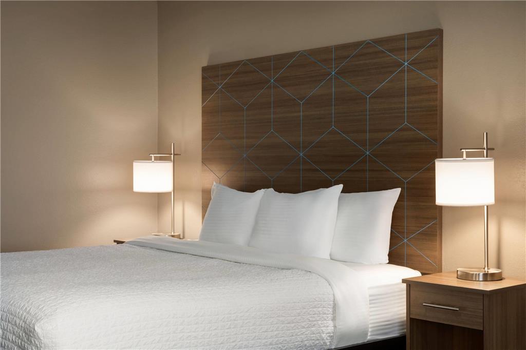 La Quinta Inn & Suites by Wyndham Shawnee - photo 11
