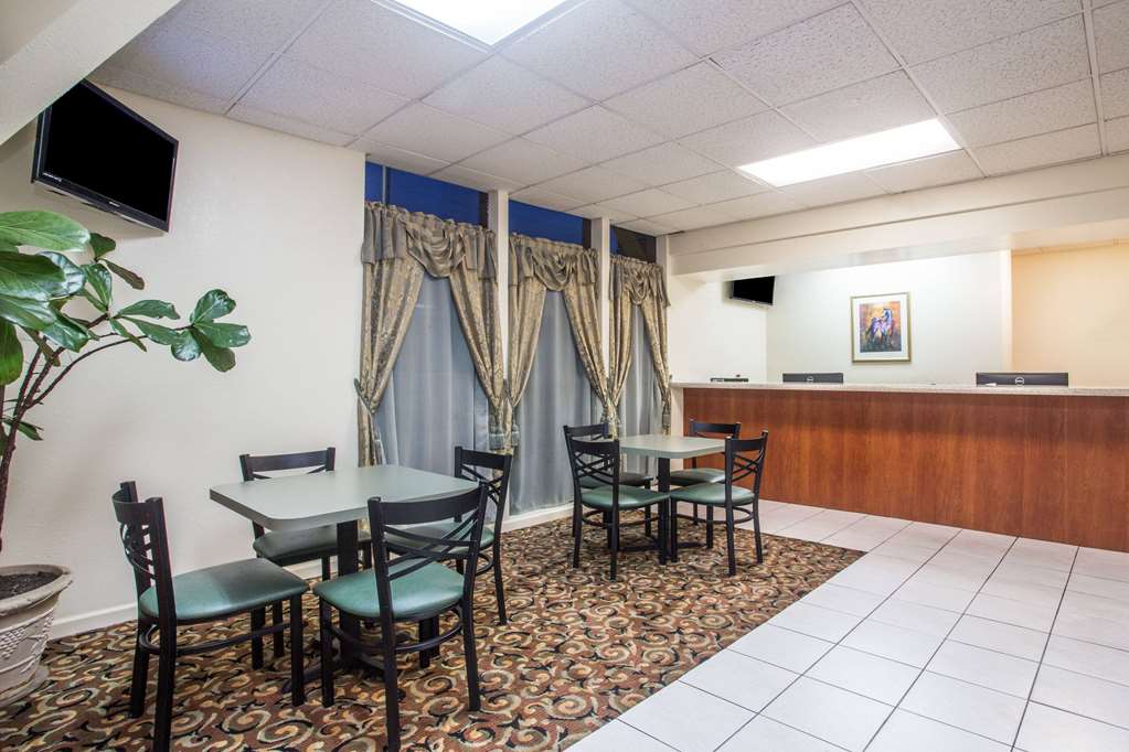 Days Inn by Wyndham Ocala North - photo 2