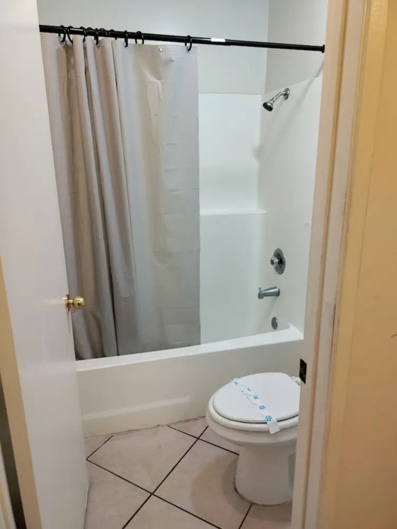 Crown Inn & Suites - photo 12