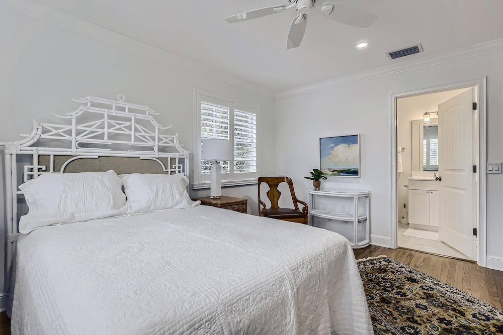 Banyan Cove 4bd 4.5ba Private Pool and Parking - photo 6
