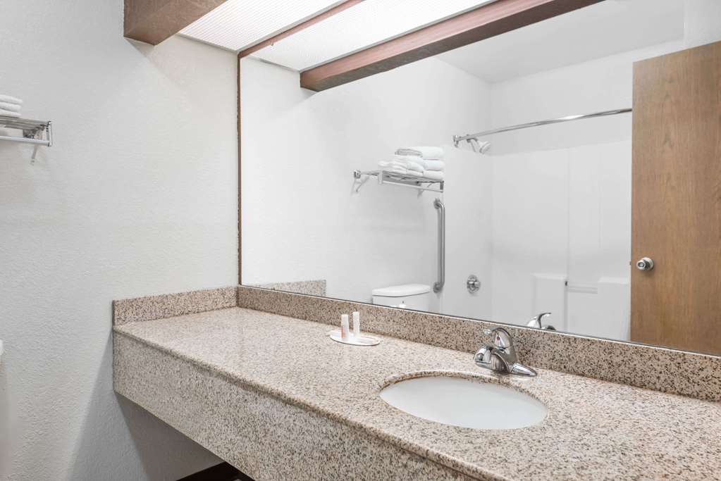 Days Inn & Suites by Wyndham Casey - photo 8