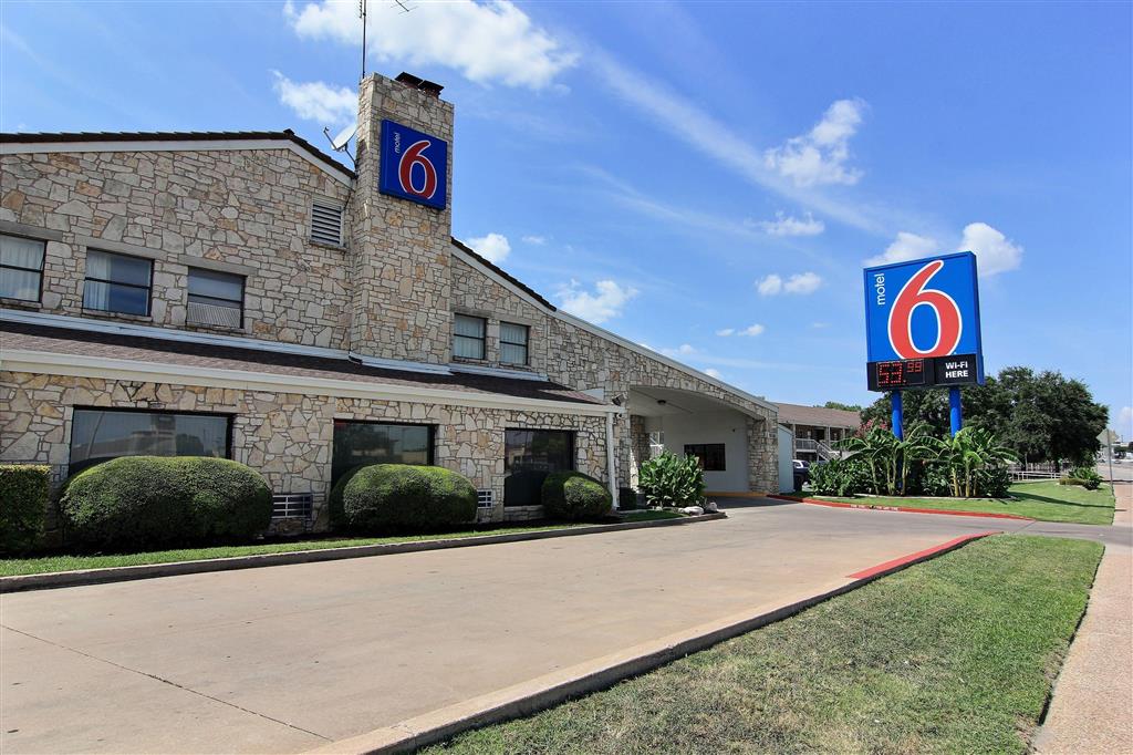 Motel 6 Austin TX Central Downtown UT - featured photo