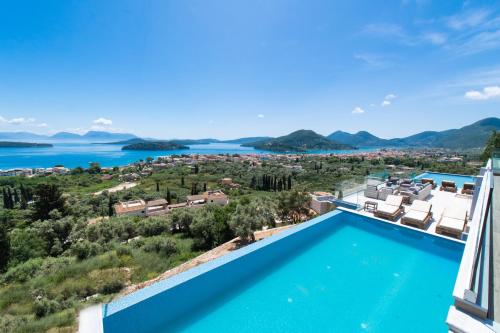 180 Villas — 4-Star Luxury Hotel in Periyiali, Greece