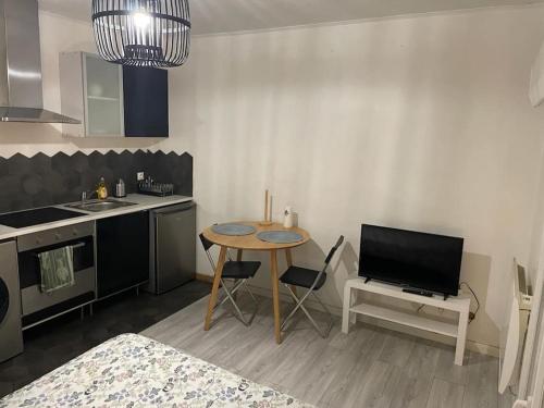 Studio One Proche Ligne 14 Kremlin Bicetre — hotel in Arcueil
