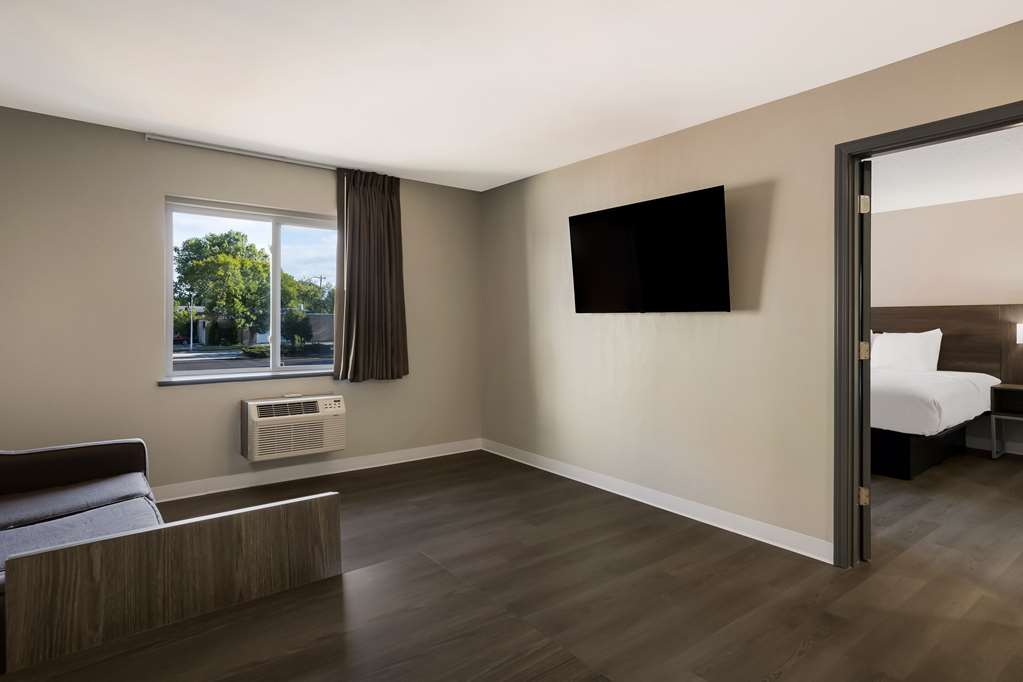Suburban Studios Milwaukee Airport - photo 28