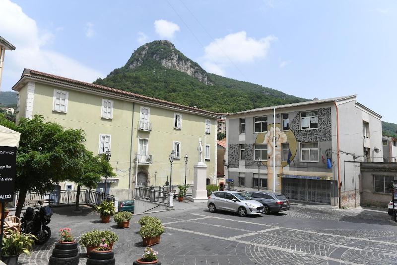 Palazzo Ducale Pironti — hotel in Campagna