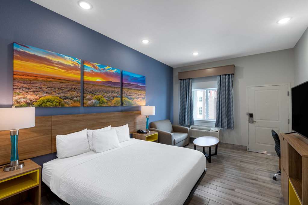 Days Inn & Suites by Wyndham Downtown University of Houston - photo 17