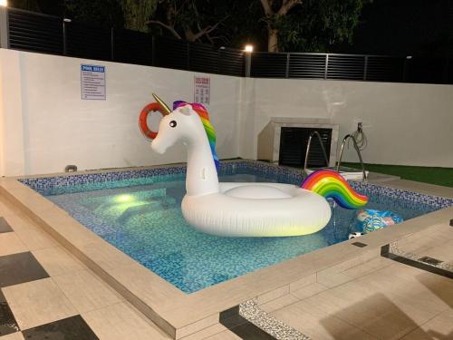 Love birds Abbie's Private Pool Villa 2 pax — 4-Star Luxury Hotel in Bukit Mertajam, Malaysia