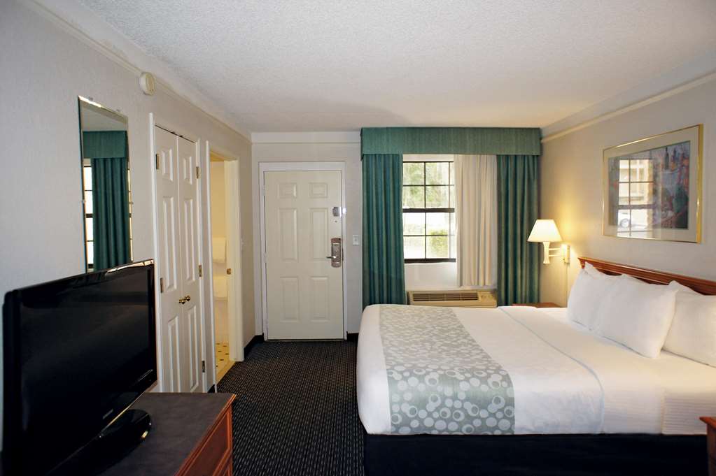La Quinta Inn Tampa Bay Pinellas Park Clearwater - photo 17
