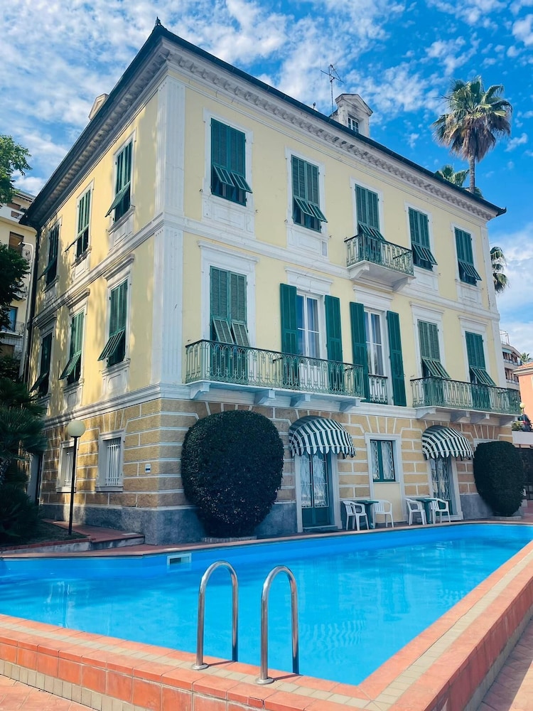 Residence Hotel Miramare — 4-Star Luxury Hotel in Imperia, Italy