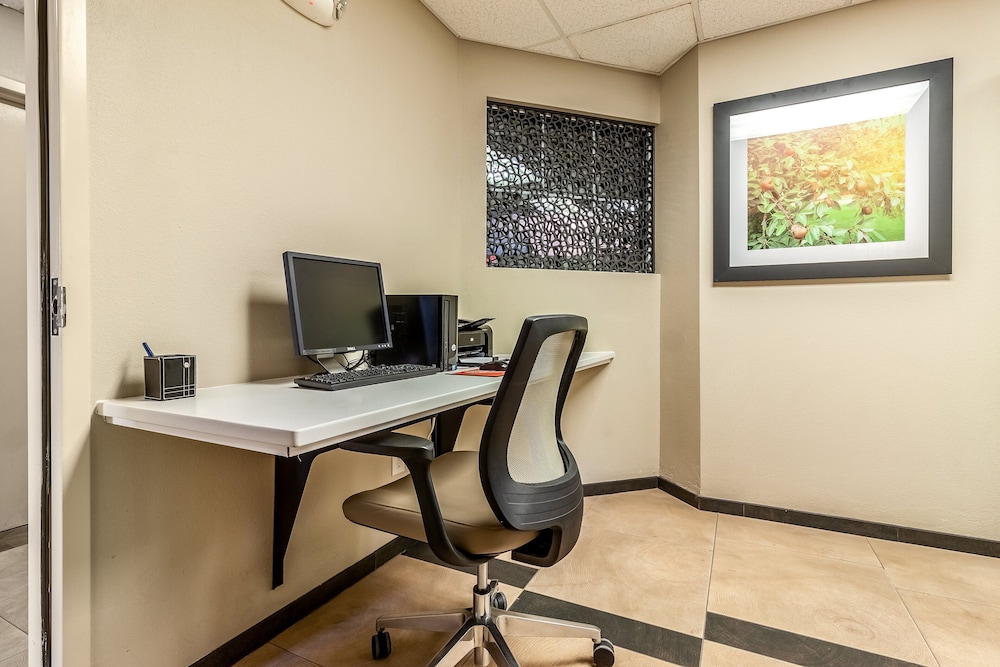 Candlewood Suites Lincoln by IHG - photo 22
