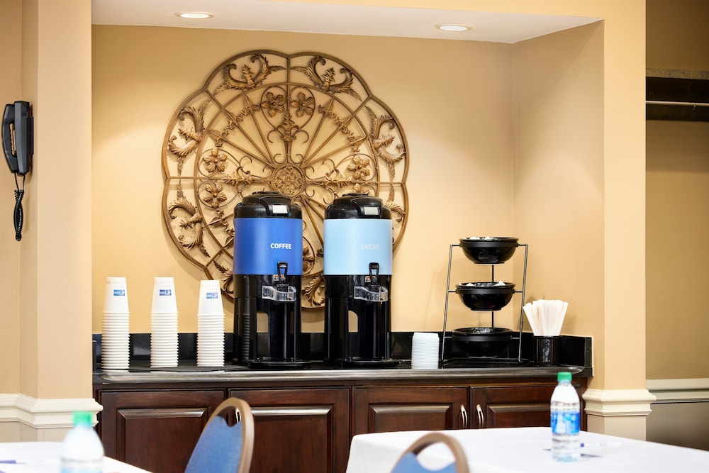 Holiday Inn Express & Suites Alpharetta Windward Parkway by IHG - photo 46