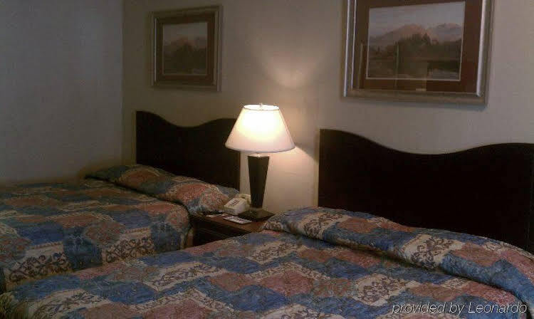 Scottish Inn Knoxville - photo 21