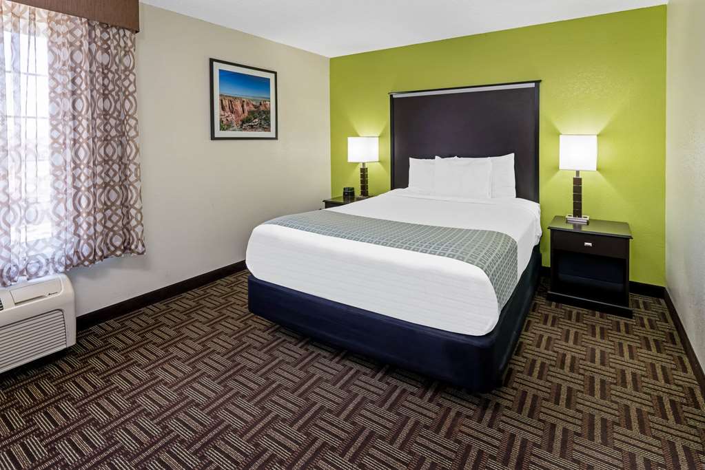 La Quinta Inn & Suites by Wyndham Fruita - photo 32