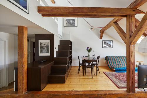 Prague Days Open plan Duplex with Corner Bath and Netflix in Vinohrady — 4-Star Luxury Hotel in Prague, Czech Republic