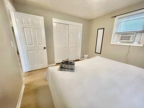 Joslyn 12 Newly remodeled 1 BDRM — 4-Star Luxury Hotel in Omaha, United States