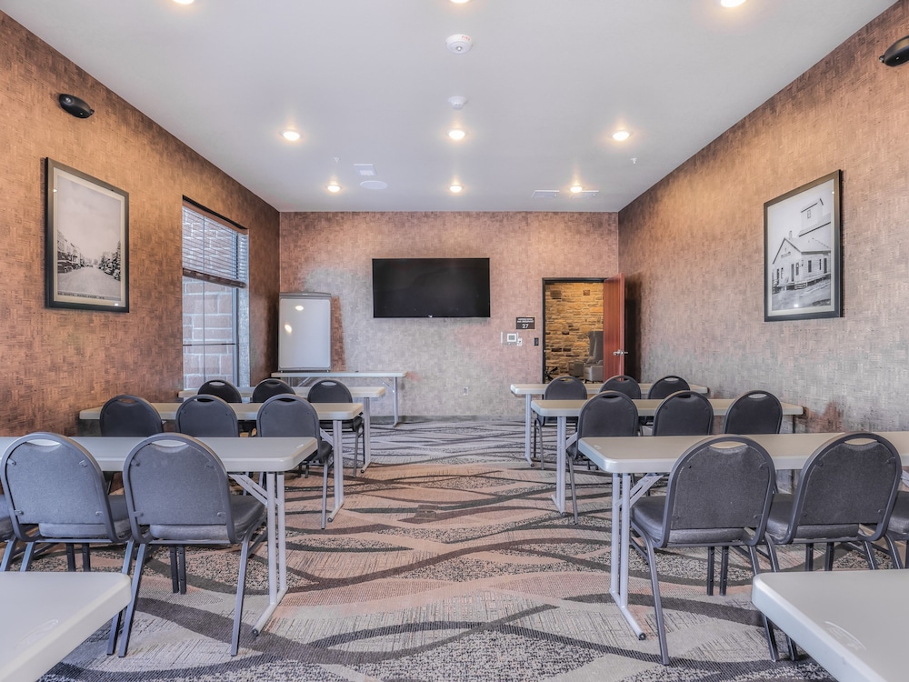 Cobblestone Hotel & Suites Rhinelander - photo 62