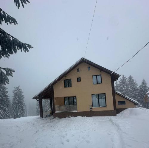 Camere De Inchiriat Alina — Vartop