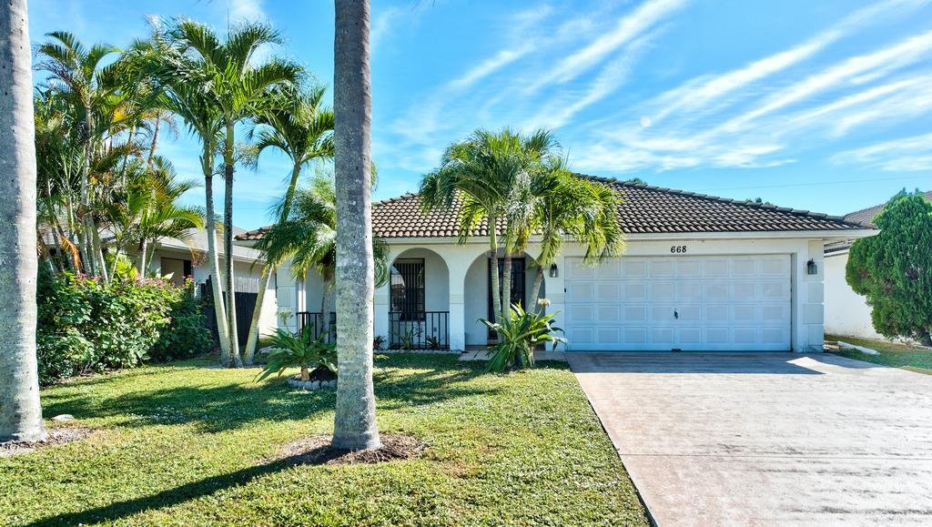 Avanti Vacation Rental — 5-Star Luxury Hotel in Naples, United States