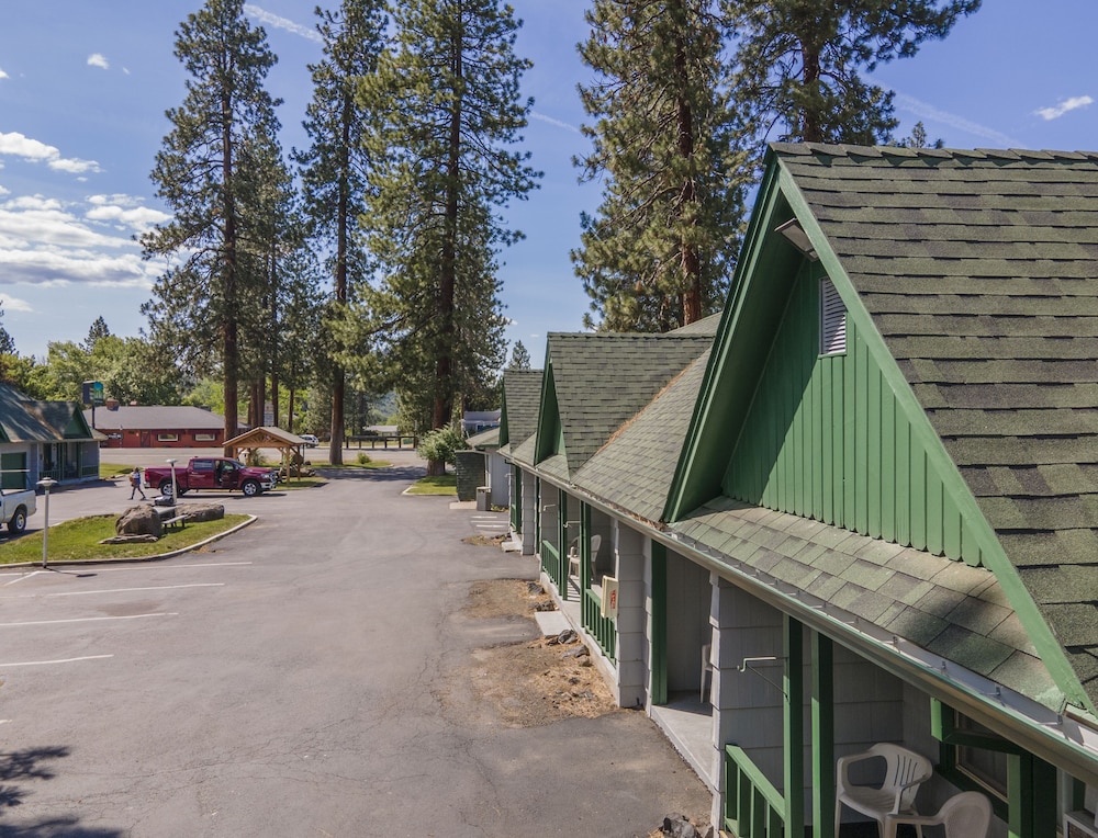 Green Gables Motel & Suites - photo 39