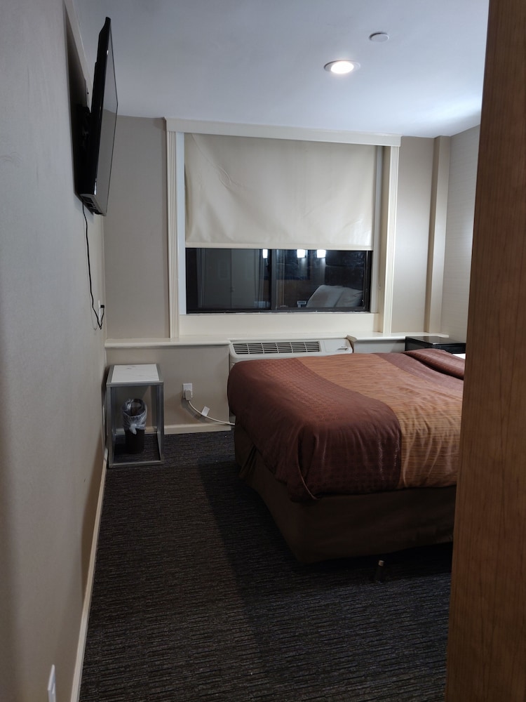 Hotel Key LaGuardia Airport - photo 20