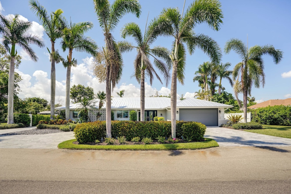 Family Friendly Fort Myers Vacation Rental with Pool — 4-Star Luxury Hotel in Fort Myers, United States