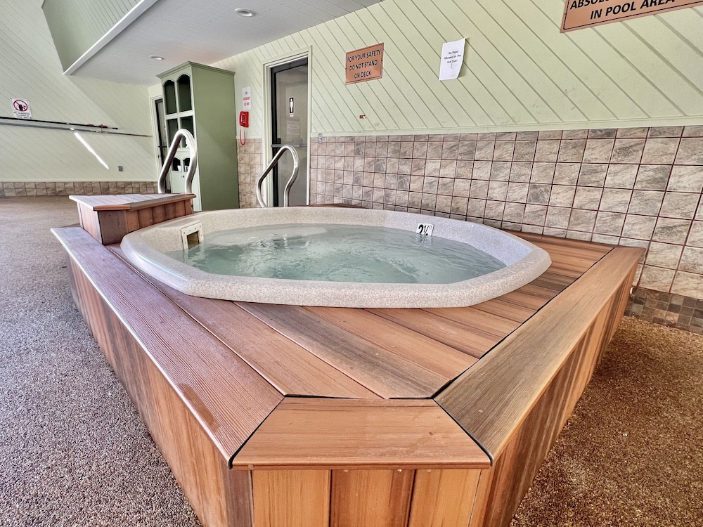Town and Country Inn & Resort - photo 33