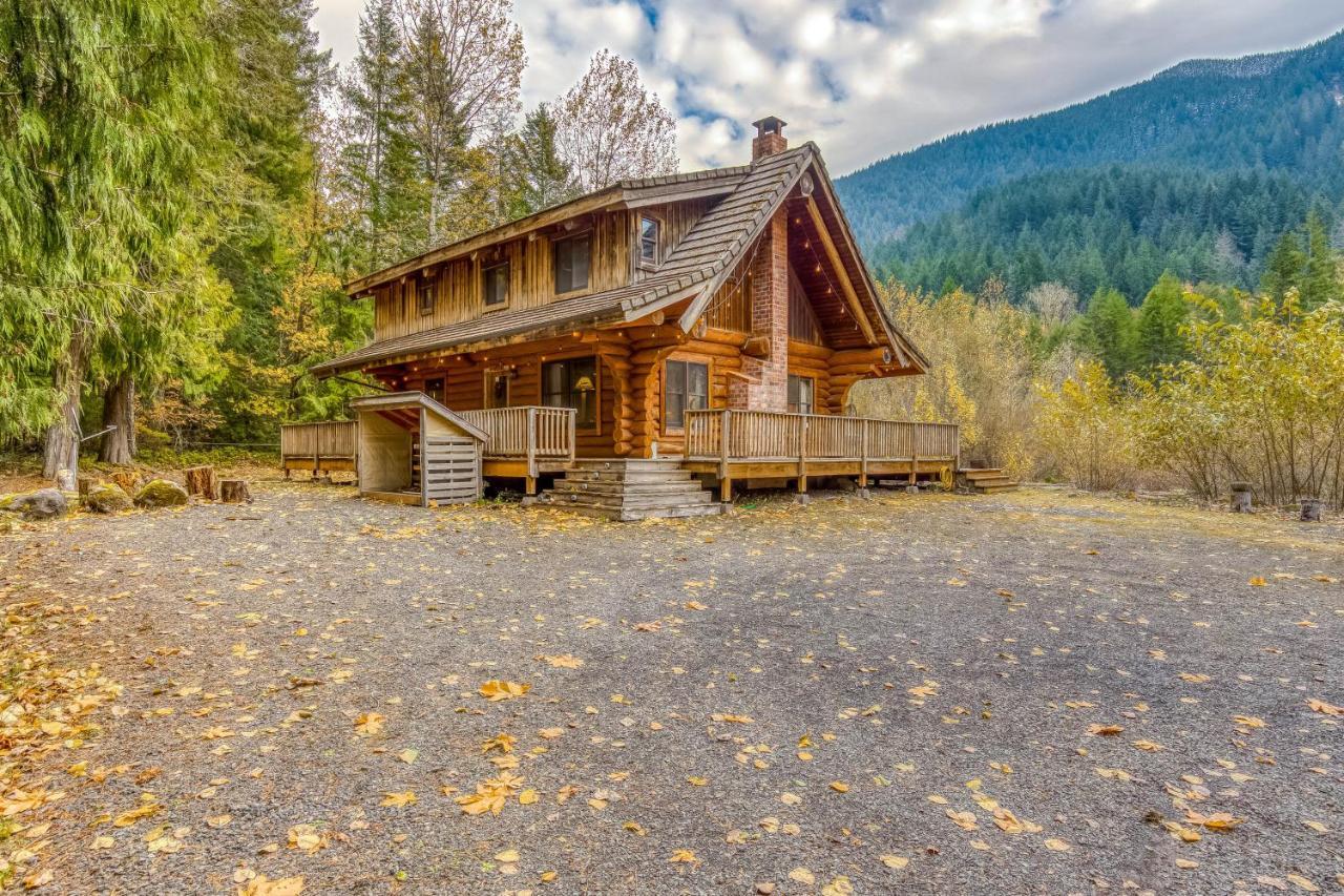 Sandy River Relaxation - carbon neutral hotel in Unknown City
