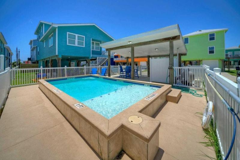 Reel Life Dreams by Avantstay Pool Near Beach - photo 38