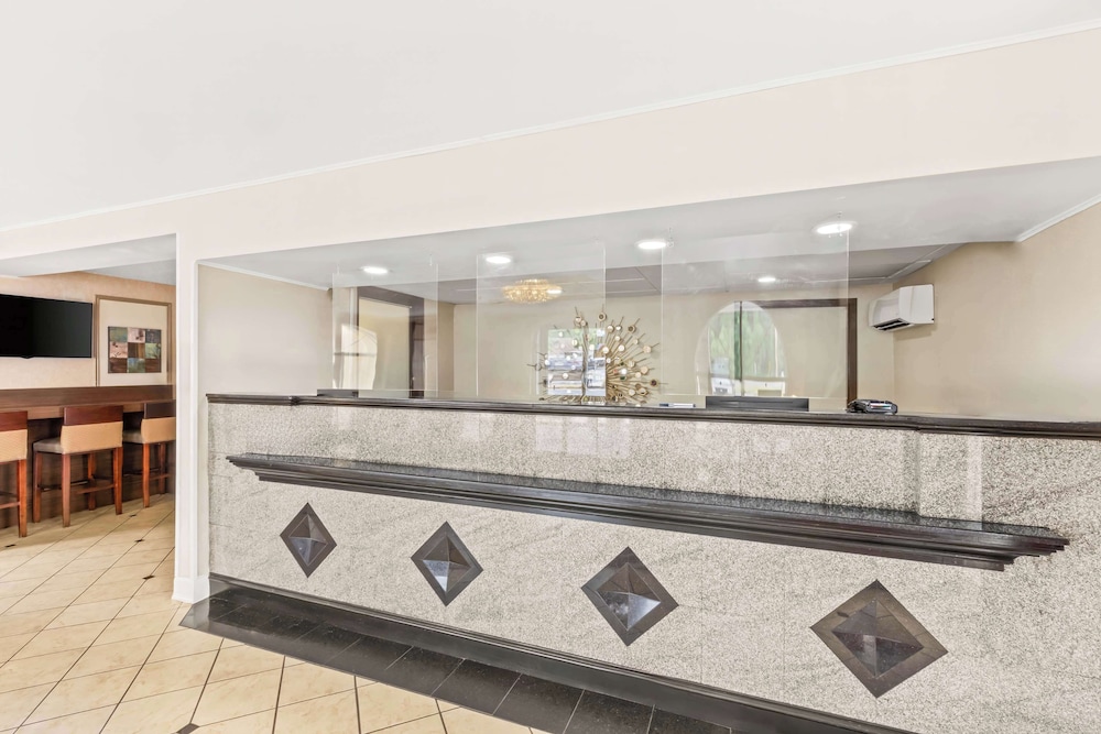 Best Western Hazlet Inn - photo 4