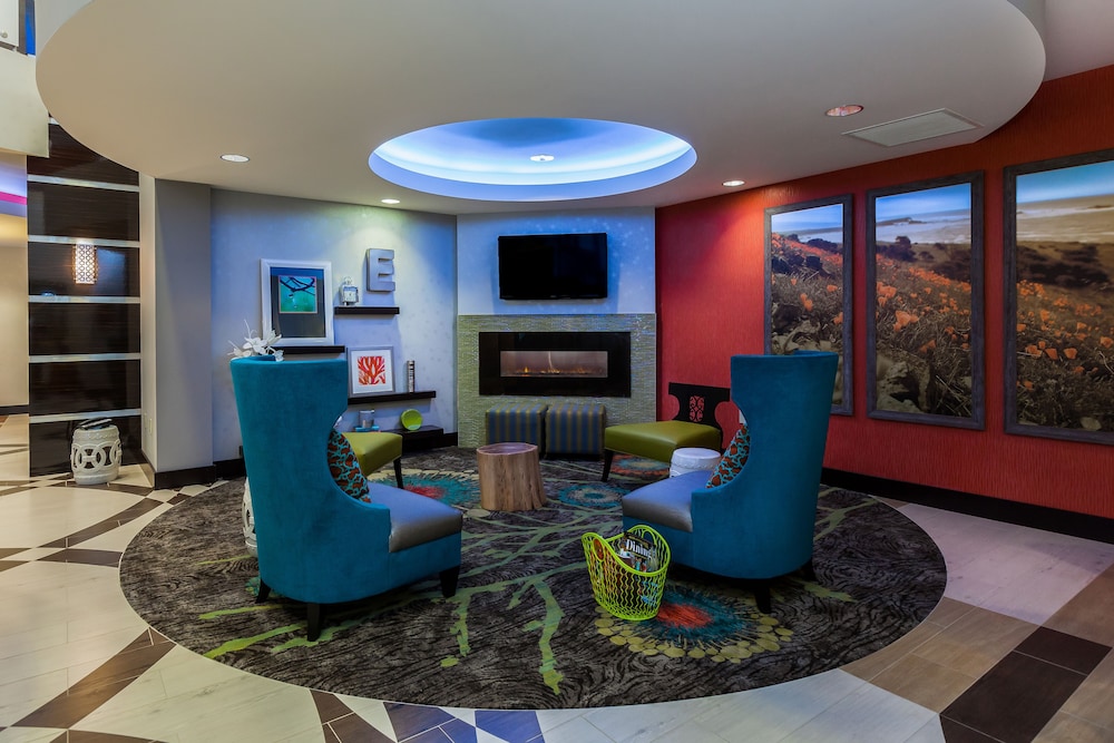 Holiday Inn Express & Suites Eureka by IHG - photo 4
