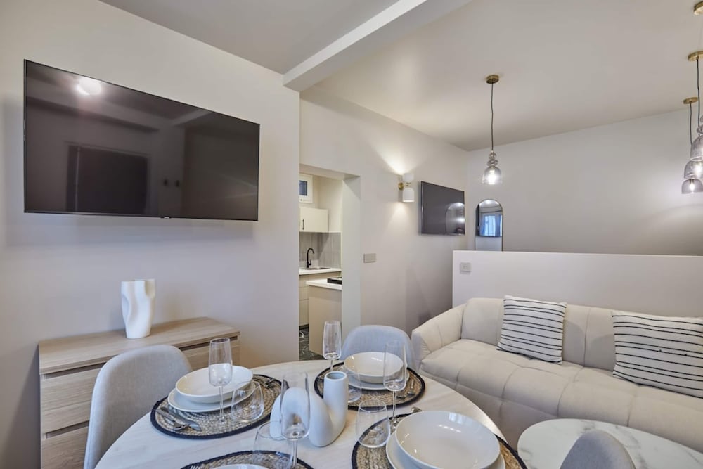 Cozy Apartment Montmartre moulin Rouge — 4-Star Luxury Hotel in Paris, France