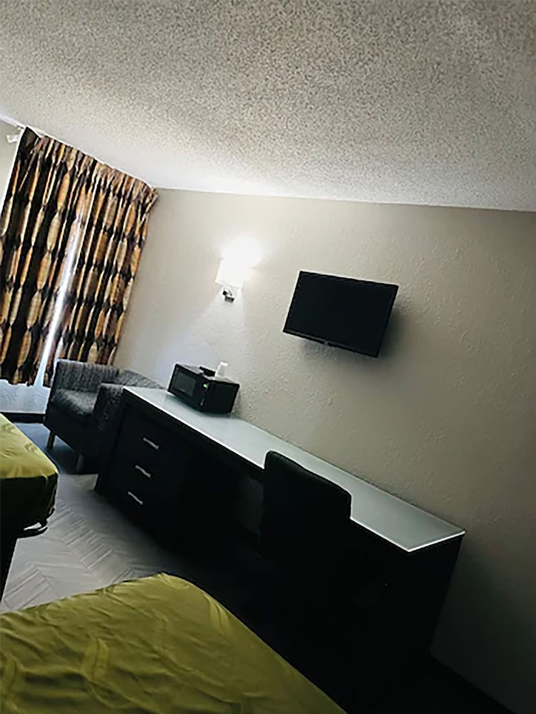 BlissPoint Inn Northwest Indianapolis - photo 5