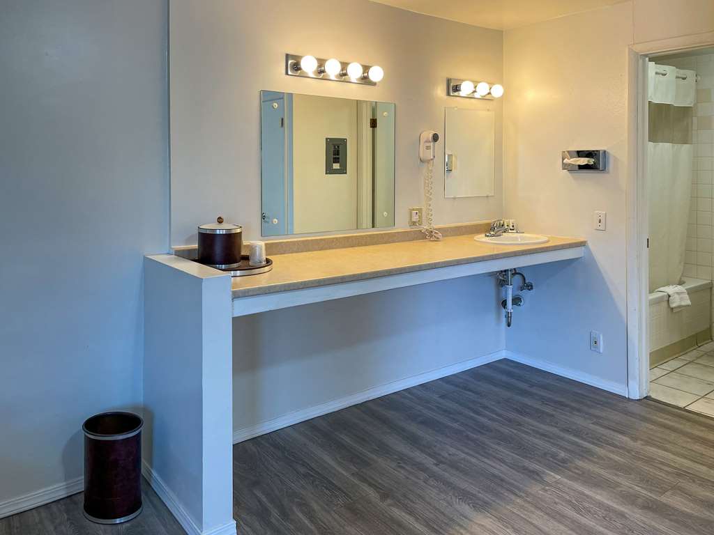 Rodeway Inn & Suites Omak Okanogan - photo 16