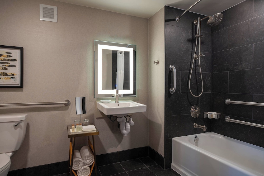 Renaissance Chicago North Shore Hotel - photo 46