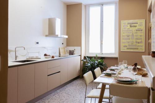 Eleganza sabauda 120 sqm Luxury historical flat — 4-Star Luxury Hotel in Turin, Italy