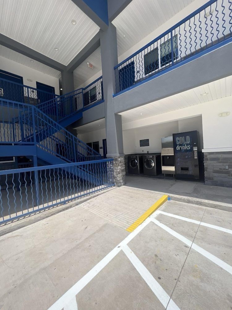 Elite Inn & Suites - photo 25