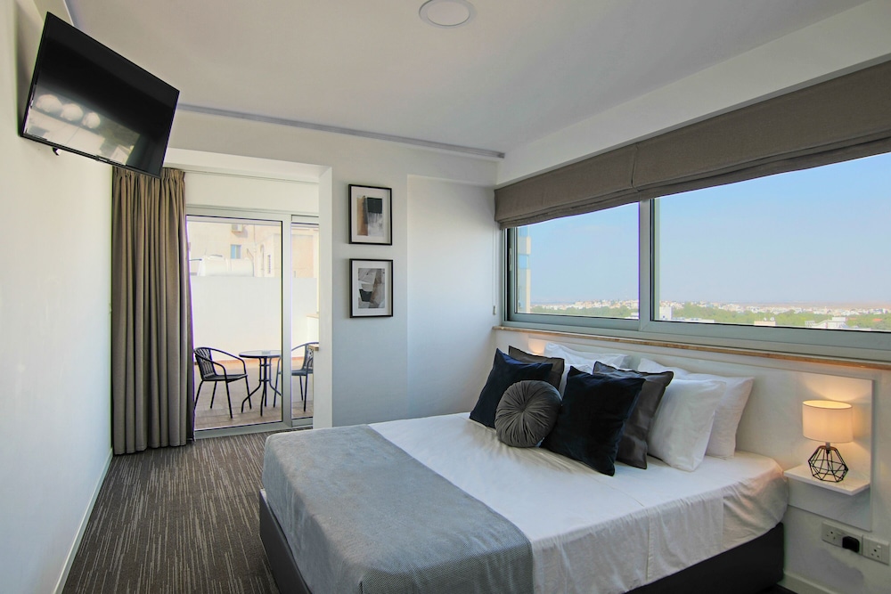 Phaedrus Living Luxury Suite Nicosia 506