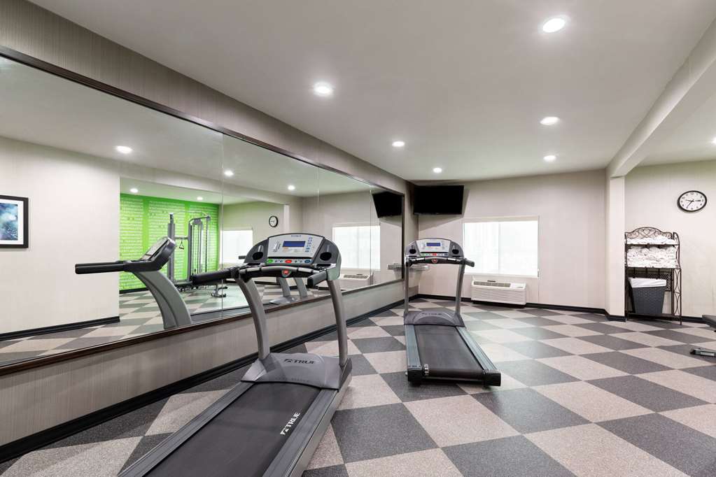 La Quinta Inn & Suites by Wyndham Loudon - photo 21