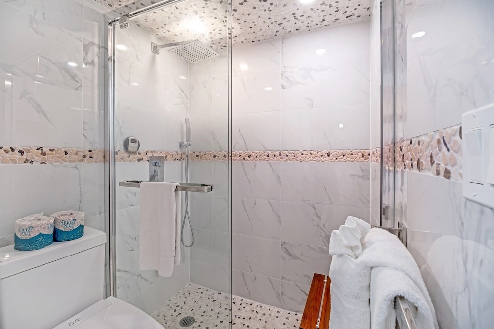 Newly Remodeled 30th Floor Suite with EPIC Mountain Views by Koko Resort Vacation Rentals - photo 13