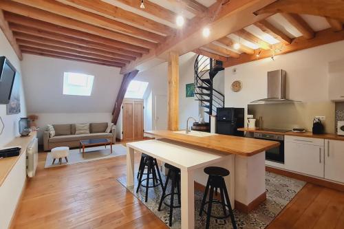 Cosy Cool Burgundy in Beaune, France