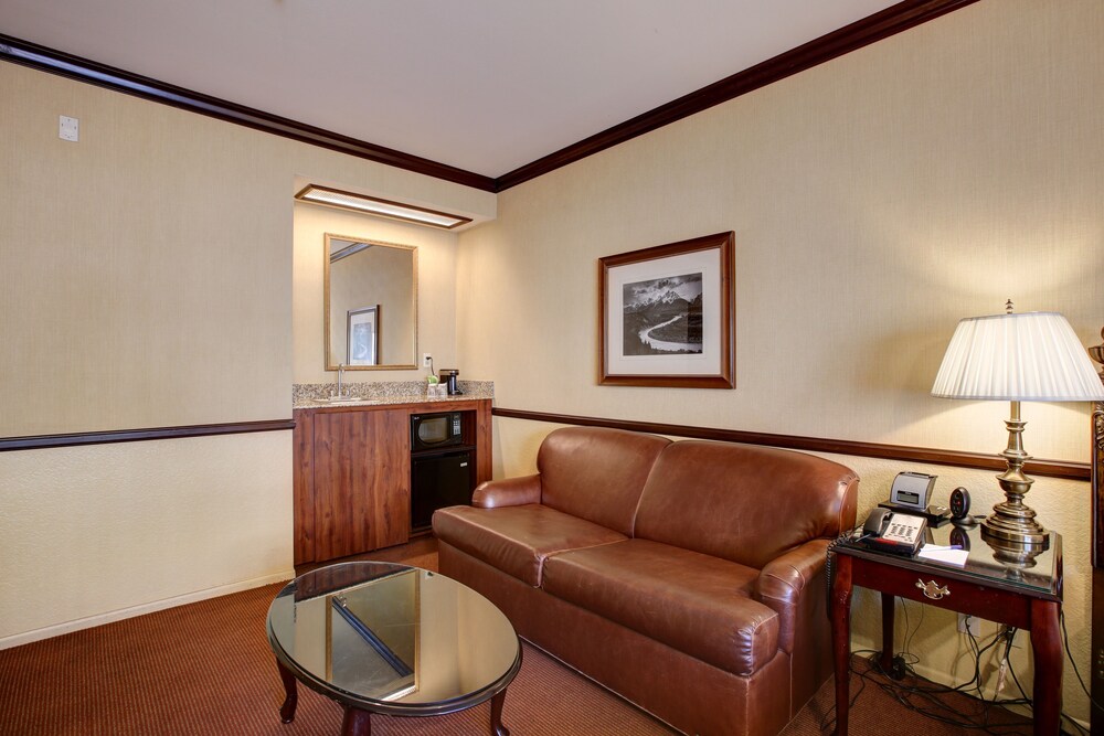 Red Lion Ontario Airport - photo 18