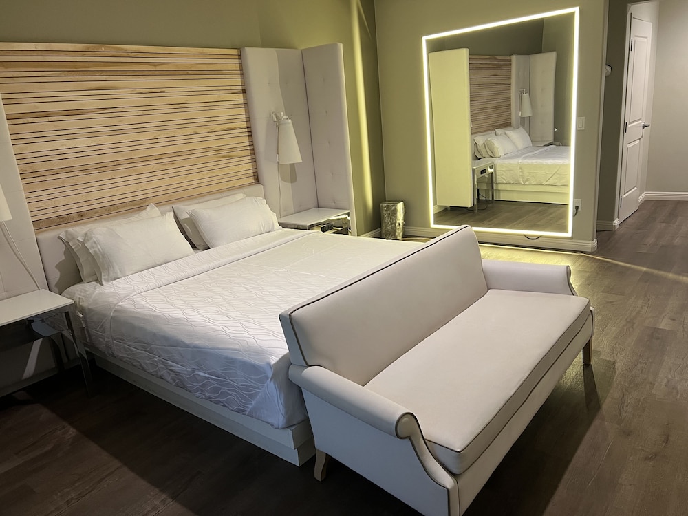 Aspire Inn & Suites Orange - photo 5