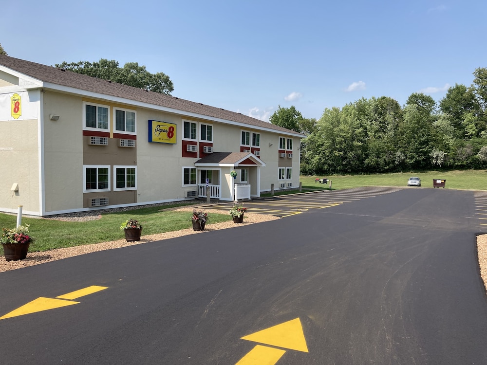Super 8 by Wyndham Chisago City - photo 38