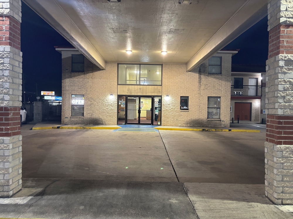 Travelodge by Wyndham Victoria TX - photo 10