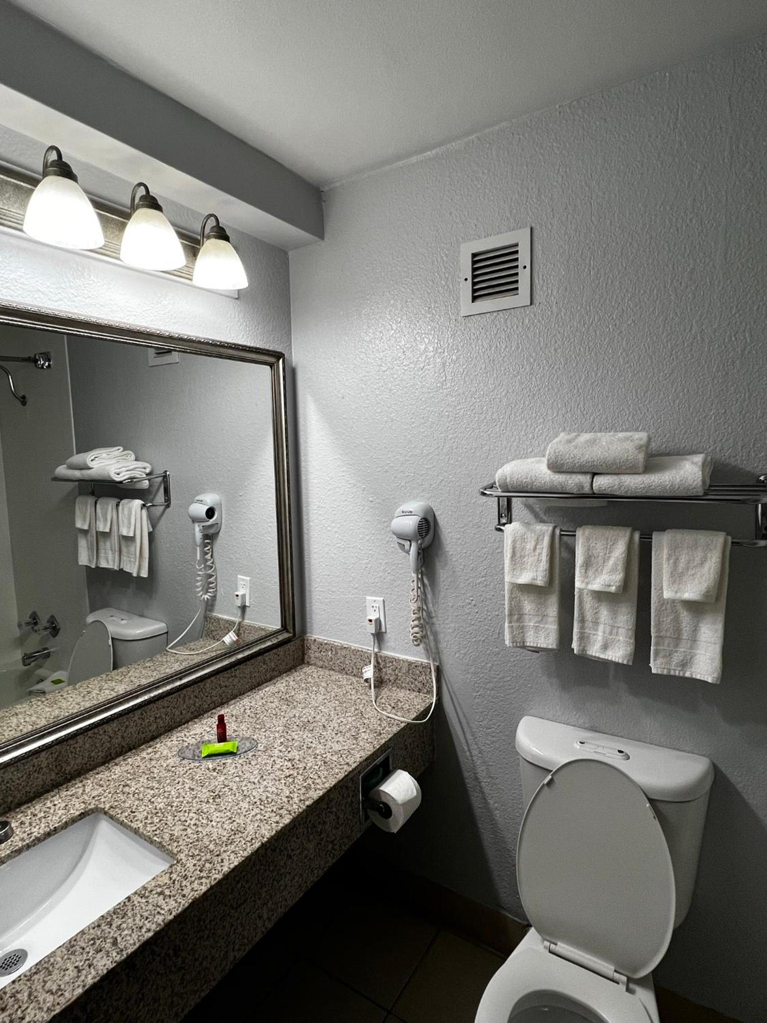 Super 8 by Wyndham Fort Worth Entertainment District - photo 43