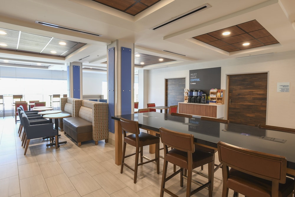 Holiday Inn Express Hotel & Suites Richwood Cincinnati South by IHG - photo 42